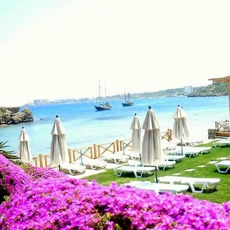 Aparthotel Sea & Sky At Escape Beach Kyrenia (Northern Cyprus)